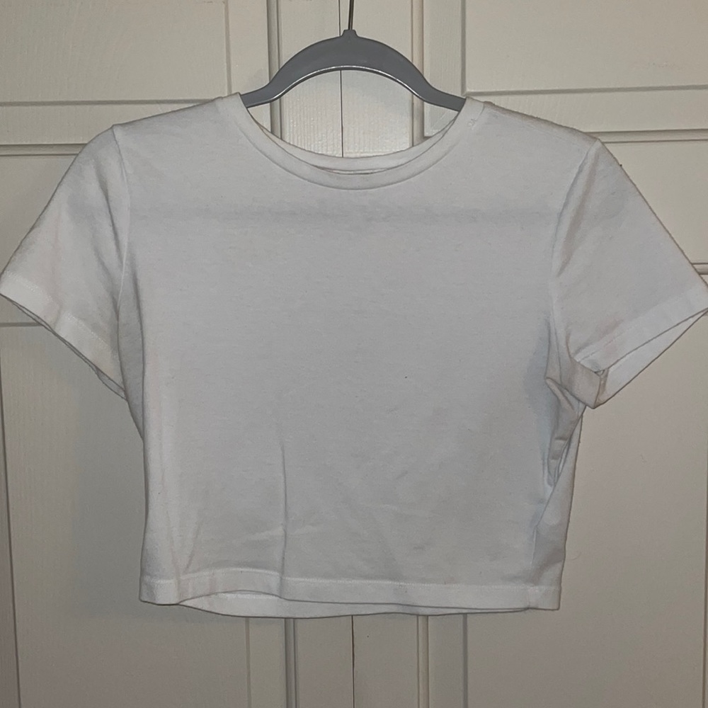 WHITE CROPPED TEE